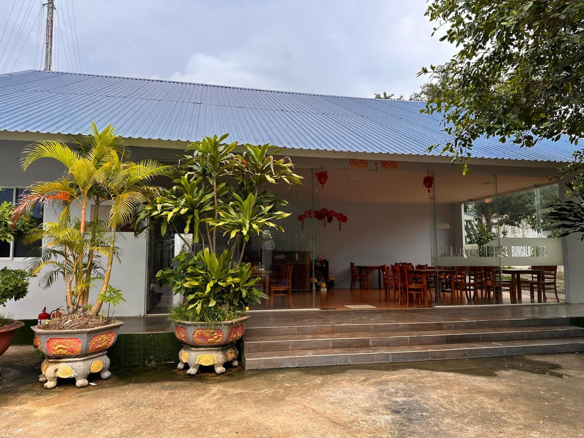 Bungalow Hotel Chi Khu Co Ong Екстериор снимка