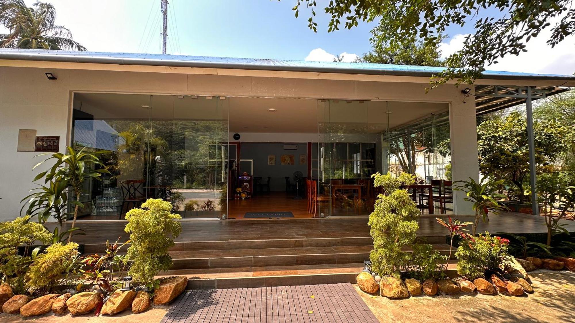 Bungalow Hotel Chi Khu Co Ong Екстериор снимка