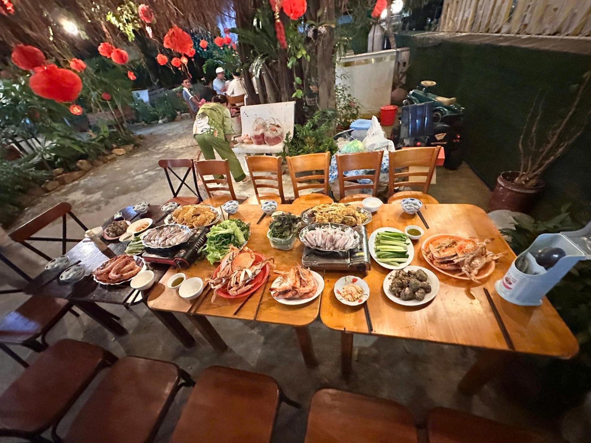Bungalow Hotel Chi Khu Co Ong Екстериор снимка